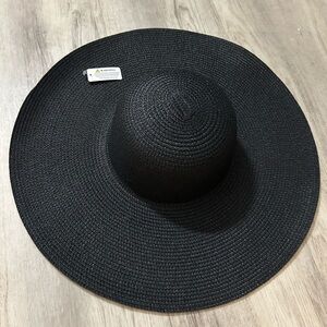 Elegant Black Wide-Brimmed Hat